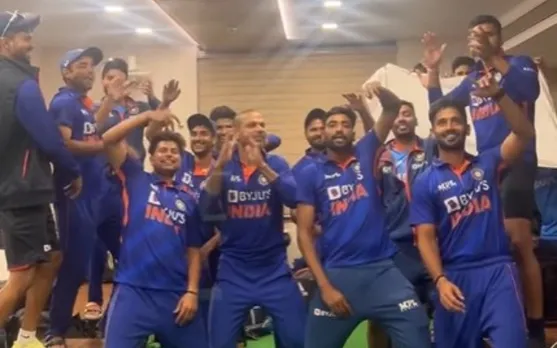 Video: शिखर धवन की टोली ने साउथ अफ्रीका के खिलाफ सीरीज जीतने के बाद ड्रेसिंग रूम में जमकर किया डांस