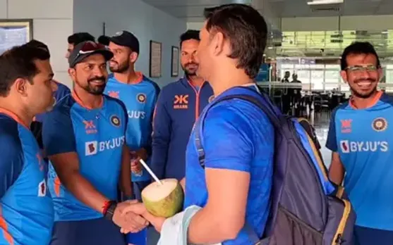 'दिन बन गया देख के', जब MS Dhoni ने ड्रेसिंग रूम में पहुंचकर प्लेयर्स और स्टाफ को कर दिया सरप्राइज