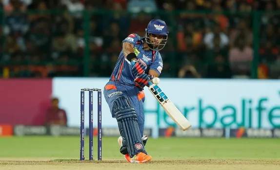 RCB की हार पर LSG फैंस ने लिए जमकर लिए मजे, कहा "पूरा देश घुमा लेकिन इनके जैसा...."
