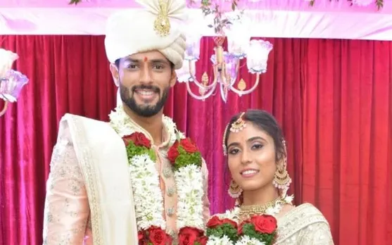 Shivam Dube and his wife. (Photo Source: Twitter)