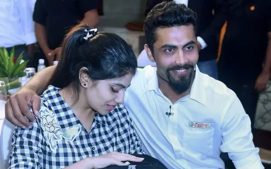 Ravindra Jadeja with his wife Riva Solanki (Photo Source: Twitter)