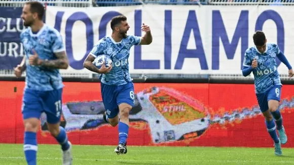 como-1907-players-during-a-game-v2-53768-w767