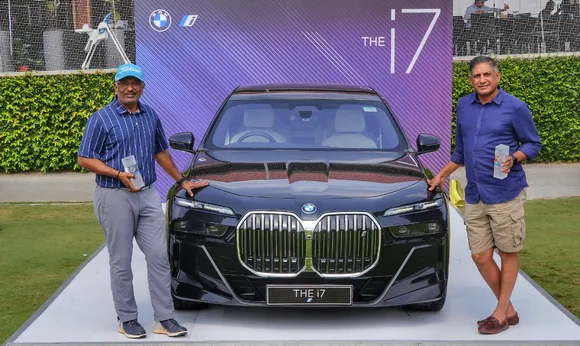 01 (L-R) BMW Golf Cup Bengaluru Day 1 tournament winners Mr. Naveen Kumar Deshpande and Mr. Roshan Mandanna