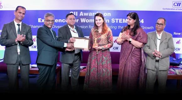 (Center) Ms. Gagan Jyot, SVP- Human Resources, RMSI receiving the award.jpg