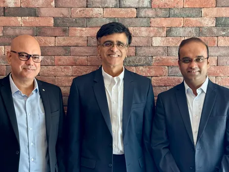 L-R- Vijayant Rai, Managing Director- India, Snowflake, Sridhar Ramaswamy, CEO- Snowflake and Avinash Naik, Chief Information Officer, Bajaj Allianz General Insurance.jpeg
