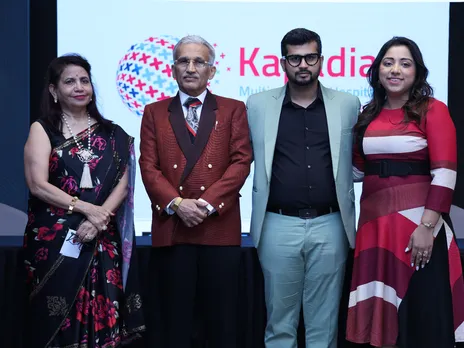 L-R - Mrs Neeta Modi, Mr Rajan Modi, Mr Rahul Modi, Mrs Krupa Modi.JPG