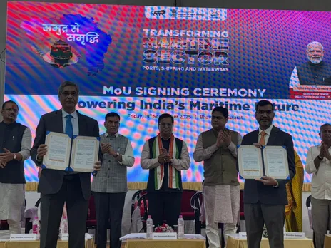 Shri Rajkumar Beniwal, IAS, Vice Chairman and CEO, GMB and Rear Admiral Vipin Kumar Saxena (retd), CEO, SDHI signing MoU