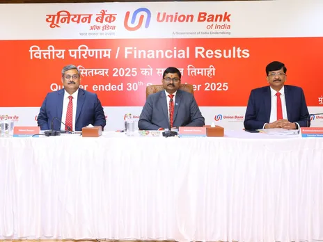Shri Asheesh Pandey Managing Director and CEO Union Bank of India flanked by Shri Nitesh Ranjan Shri Ramasubramanian S Shri Sanjay Rudra Executive Directors