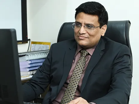 Dr Gaurav Aggarwal Consultant Uro-Oncology and Robotic Surgeon HCG Cancer Centre Kolkata