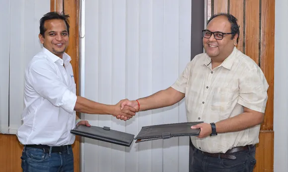L-to-R Mr. Paritosh Dagli, COO of Starkenn Technologies and Prof. Tarun Gupta, Dean of Research and Development, IIT Kanpur.jpg