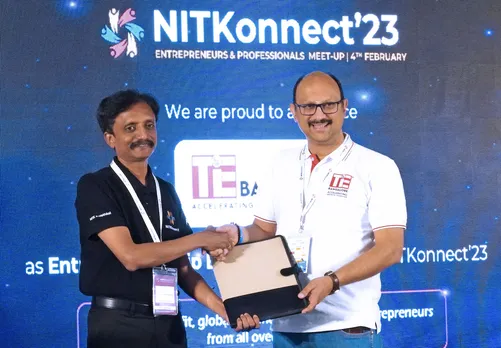 LTORMR.NIRANJAN M, PRESIDENT - NIITK ALUMNI ASSOCIAL-BANGALORE CHAPTER WITH MR MADAN PADAKI, President - TiE SINGNING MOU