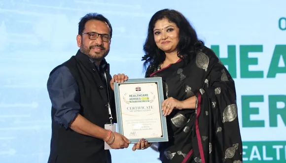 CS Jadhav, Promoter & Director, Instashield with Megha Mamgain, AVP – Business Head, Health & Lifestyle at the award ceremony