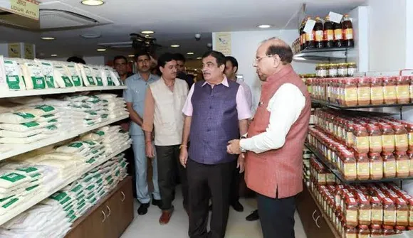 Nitin Gadkari, Khadi, KVIC, Vinai Kumar Rai