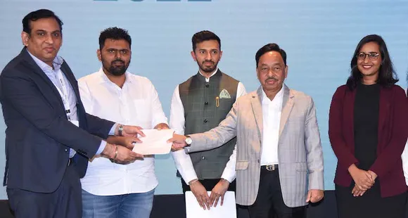 In the presence of Shri Narayan Rane ,Hon. Minister of MSME, Govt. of India Repos signed MOU with Axis Bank for Repos Pay.