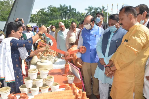 KVIC, Bhanu Pratap SIngh Verma, VK Saxena, Khadi