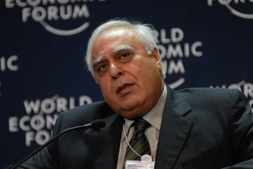 Kapil SIbal, Twitter, Facebook, Govt, Social Media