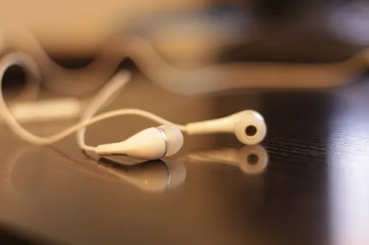 headphone hear listen