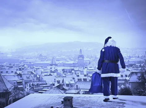 Mumbai Indians Surprise the city with Blue Santa