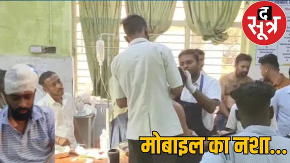 Student attacks teacher for stopping him from bringing mobile phone in Dhamtari the sootr