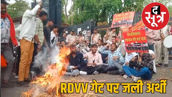 rdvv-students-carry-vice-chancellor-body-NSUI-protest