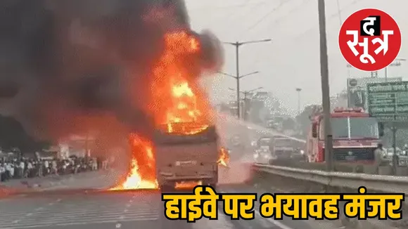 pune-two-containers-car