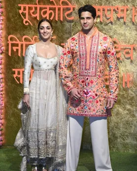 मुकेश अंबानी के गणेश उत्सव में सिद्धार्थ मल्होत्रा और उनकी पत्नी कियारा आडवाणी नजर आईं।
