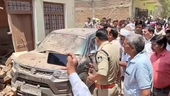 फ्लाइट से गिरा पार्टिकल.