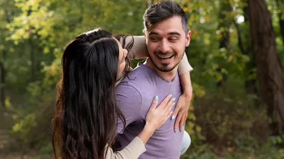 रिलेशनशिप को हेल्दी बनाए रखने के लिए भूलकर भी न करें 5 चीजें | Things To  Stop Doing For Healthy Relationship In Hindi | things to stop doing for  healthy relationship in hindi | OnlyMyHealth