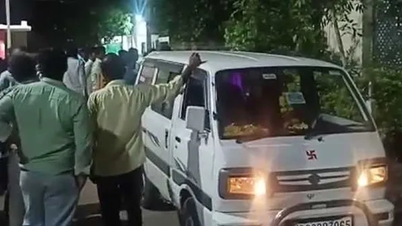 बड़वानी: कार ने मारी बाइक को टक्कर; 2 KM तक घसीटते ले गई कार, 1 की मौत