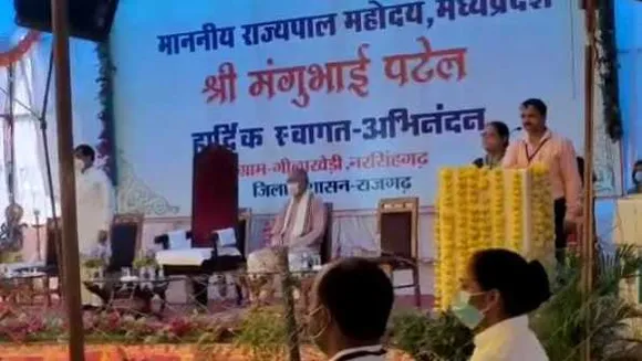राजगढ़: गार्ड ऑफ ऑनर में राष्ट्रगान की धुन पर बैठे रहे BJP सांसद, दिग्विजय बोले- शर्म करो

