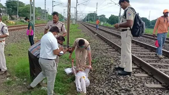 खंडवा में ट्रिपल मर्डर: पूर्व सरपंच, पत्नी व एक महिला की मौत, मौके से कुल्हाड़ी बरामद