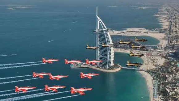Dubai Air show: भारत के लड़ाकू विमानोंं की हुंकार, तेजस ने बुर्ज खलीफा के ऊपर भरी उड़ान