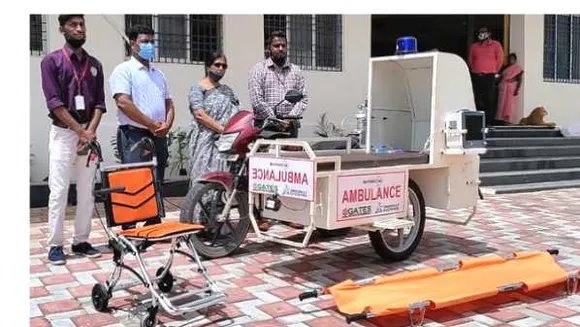 आवश्यकता से अविष्कार : आंध्रप्रदेश के इंजीनियरिंग कॉलेज के छात्रों ने बाइक पर डिजाइन की एंबुलेंस, गांवों के लिए मुफीद