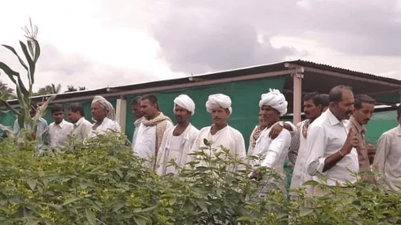 बदहाल खेती की बदली तस्वीर: पहले नुकसान झेला, अब 12 एकड़ जमीन से सालाना कमा रहे 35 लाख