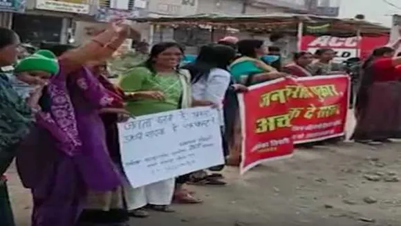 भोपाल: 2 साल से नहीं बन पायी 2 सौ मीटर सड़क, बोले- गड्‌ढों से निजात दिलाए सरकार