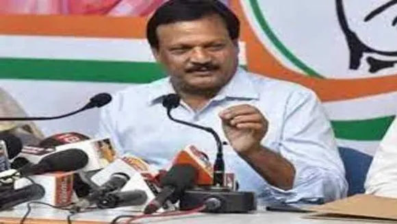 कंगना की 'आजादी' पर विवाद: पूर्व मंत्री बोले- कंगना पीएम के चरण चाट लो, पर इतिहास को मत छेड़ो
