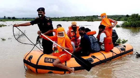 बाढ़ से अब भी लोग बेहाल: कई ट्रेनें प्रभावित, रेस्क्यू में जुटीं एयरफोर्स-NDRF की टीमें
