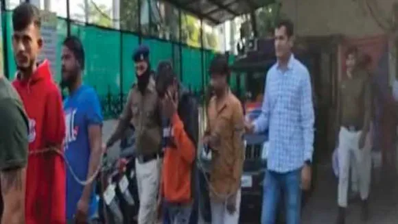 सेक्स रैकेट का खुलासा: इंदौर के होटल में 11 अरेस्ट, मुंबई-बांग्लादेश से लाता था लड़कियां