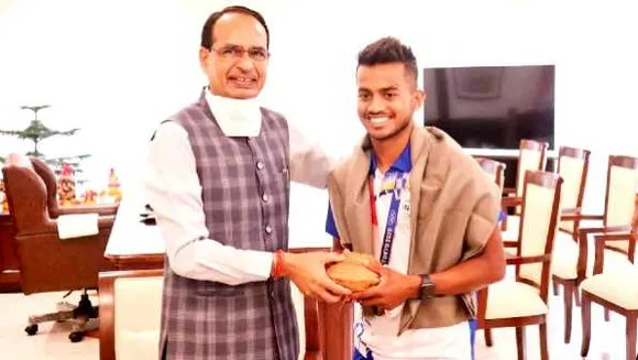 सम्मान: ब्रॉन्ज विजेता विवेक को शिवराज ने एक करोड़ दिए, DSP बनाने का ऐलान