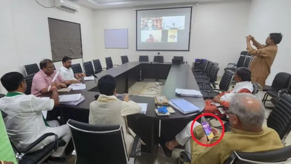 सीएम भूपेश बैठक के दौरान खेल रहे कैंडी क्रश! BJP बोली- भूपेश जी को पता है सरकार नहीं आनी, बैज बोले- BJP को हर बात से तकलीफ