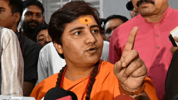 भोपाल में ‘सत्यनारायण’ का विरोध: प्रज्ञा बोलीं- धर्म के साथ खेलने वालों को बख्शा नहीं जाएगा  