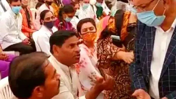 ऐसे माने नेताजी: मंच की कुर्सी पर जिपं अध्यक्ष का नाम नहीं था, नेता पति बिफरे, अफसर ने माफी मांगी
