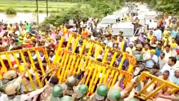 आदिवासी मौत केस: थाना घेरने आ रहे जयस वर्कर्स ने 4 बैरिकेड तोड़े, पुलिस बेबस