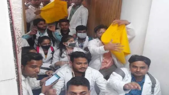 भोपाल: पैरामेडिकल छात्रों ने किया प्रदर्शन, तोड़फोड़ की; 3 साल से परीक्षा न होने से गुस्सा
