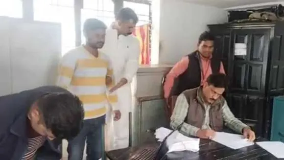 शिवपुरी: रोजगार सहायक 30 हजार की घूस लेते अरेस्ट, मनरेगा के मस्टर के लिए मांगा था पैसा