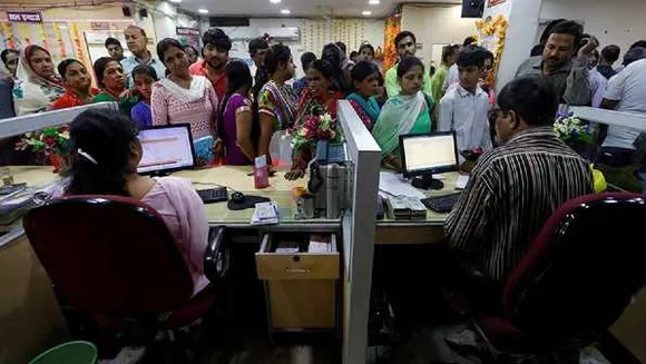 नियम बदले: 1 अगस्त से ATM से पैसे निकालने पर ज्यादा चार्ज, वीकेंड पर भी लेन-देन संभव