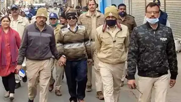 बिना देखे करता है काला कारोबार: 69 साल का अपराधी, 150 गुंडे पाले, अब बेटे समेत गिरफ्तार 