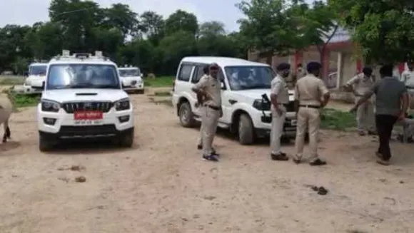 झंडा फहराने पर विवाद: छतरपुर में सचिव के बगैर सरपंच ने ध्वजारोहण किया तो मारपीट
