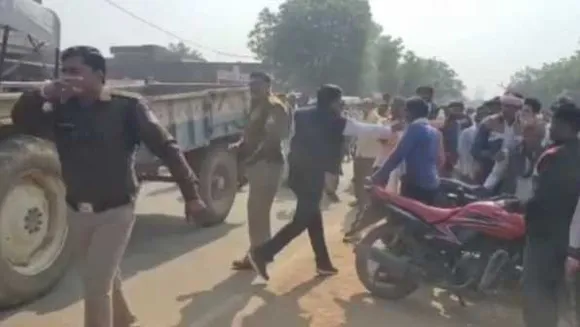MP: खाद की मांग को लेकर किसान कर रहे थे प्रदर्शन, TI ने किसान को जड़ा थप्पड़