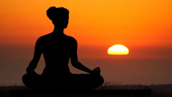 घर बैठे स्वस्थ रहें: योगाभ्यास से इम्यूनिटी होगी मजबूत; सांस लेने में नहीं होगी परेशानी
